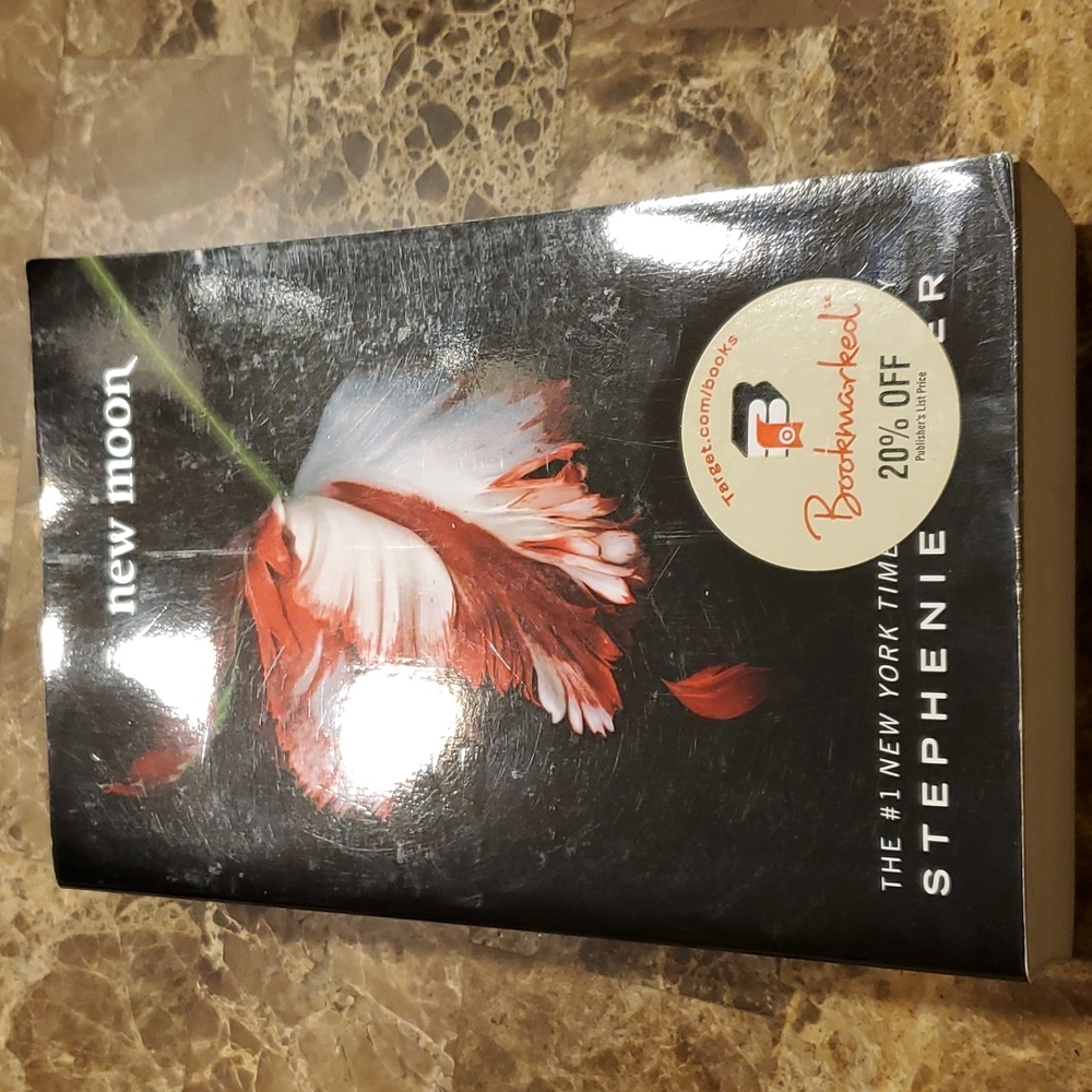 New Moon by Stephanie Meyer
